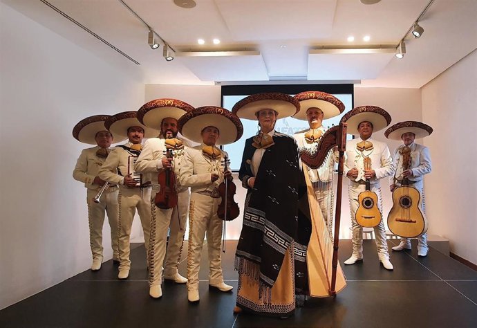 Los Mariachis Charros de Jalisco actúan este miércoles 12 de Octubre en el Festival de las Naciones y con una componente femenina, por primera vez en la historia de los grupos de charros.