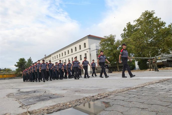 Agentes de la Policía Canaria ensayando para el desfile del Día de la Fiesta Nacional