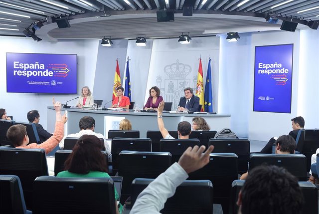 Archivo - Nadia Calviño, Isabel Rodríguez, María Jesús Montero i José Luis Escrivá