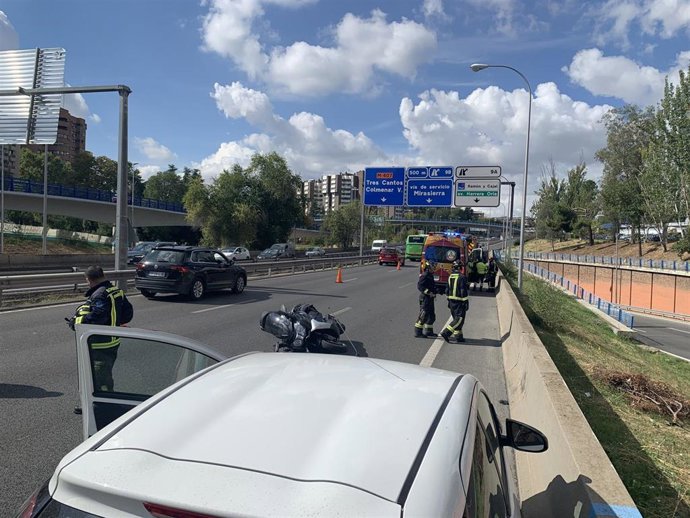 Herido grave un motorista al chocar contra un vehículo en la M-607