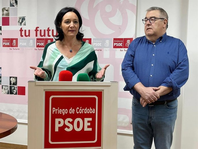 Rafi Crespín y Toni Musachs, en la sede del PSOE de Priego.