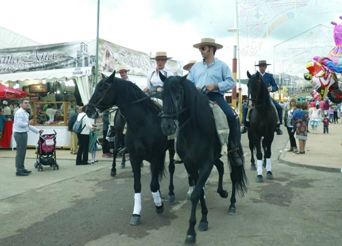 Caballistas en el recinto ferial/Archivo