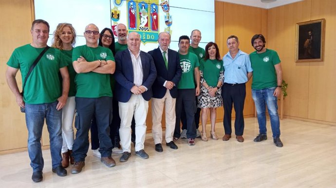 Reunión de la Asociación de Temporales de la Diputación de Sevilla (ATD) con el presidente de la Corporación, Fernando Rodríguez Villalobos.