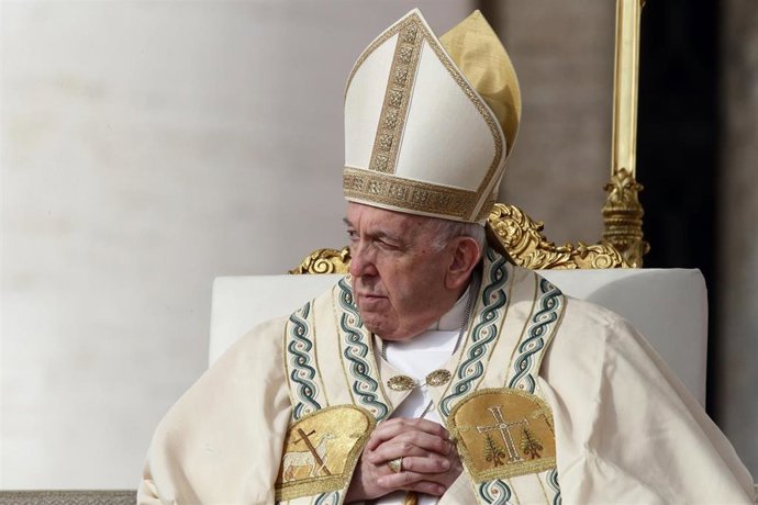 09 October 2022, Vatican, Vatican City: Pope Francis leads a mass for the canonization of the two new saints Artemide Zatti and Giovanni Battista Scalabrini, in St. Peter's Square. Photo: Evandro Inetti/ZUMA Press Wire/dpa