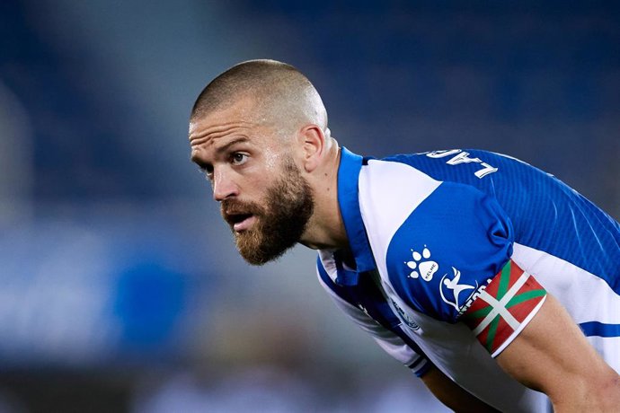 Archivo - Laguardia of Alaves looks on during the spanish league, LaLiga, football match between Deportivo Alaves and Real Betis Balompie at Mendizorrotza on 18 of October, 2021 in Vitoria, Spain.