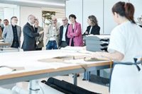 Pontón visita Inditex y defiende "la importancia" de contar en Galicia con "una empresa referente a nivel mundial"