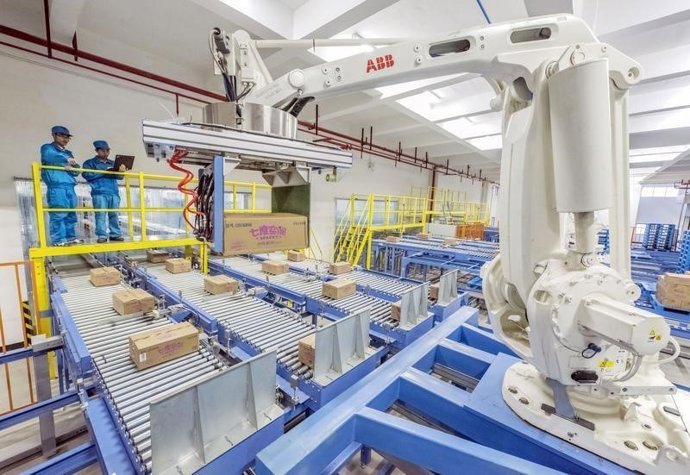 Photo shows the intelligent production and storage base of Fujian Hengan Group.