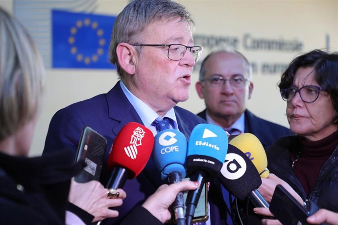 El 'president' de la Generalitat, Ximo Puig, atiende a los medios tras reunirse en Bruselas con el vicepresidente Económico de la Comisión Europea, Valdis Drombrovskis