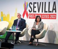 Darias ve “inadmisibles” las declaraciones del presidente del Consejo Andaluz de Médicos: “Se califican por sí solas”