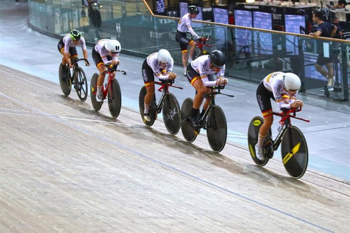 La selección española de ciclismo en pista entrenando para el Mundial 2022