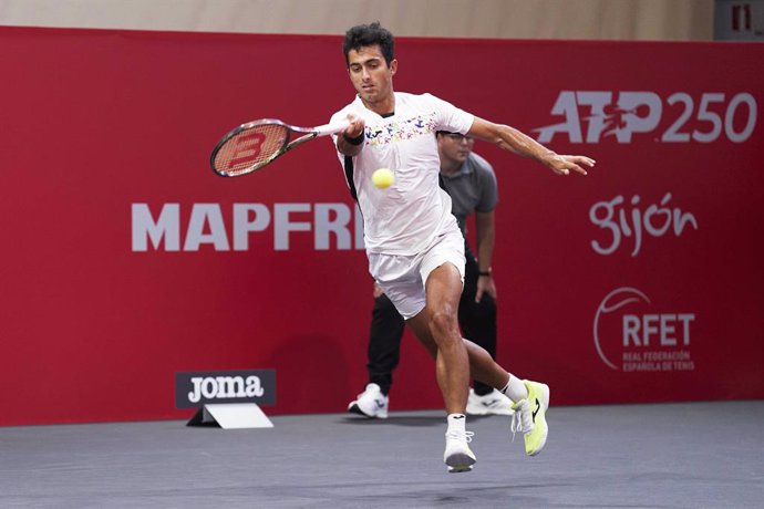 El tenista español Nicolás Álvarez Varona durante su esteno en el Abierto de Gijón