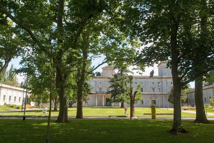 Archivo - Edificio central de la Universidad de Navarra