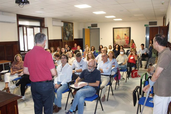 Salud forma a 60 profesionales sobre el plan de inspección de tatuajes, micropigmentación y piercing