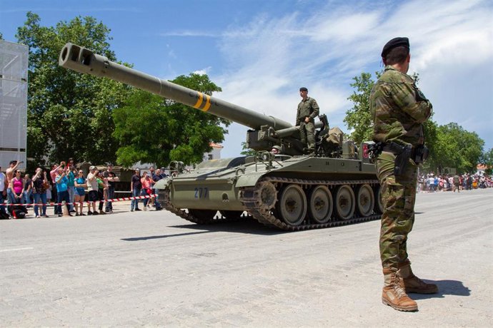 Archivo - Tanques durante un desfile en la concentración motera Centenario acorazado, en la base militar El Goloso, a 29 de mayo de 2022.