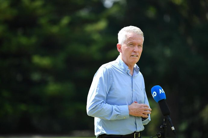 Archivo - Craig Tiley, director del Abierto de Australia de tenis, atendiendo a los medios de comunicación