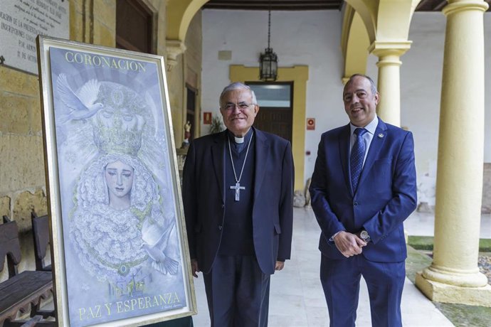 Archivo - Demetrio Fernández y Enrique Aguilar, en la presentación de la coronación de La Paz y Esperanza.