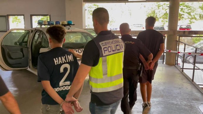 Nota De Prensa: "La Policía Nacional Ha Detenido A Tres Personas Por Diversos Robos Con Violencia Cometidos Contra Menores De Edad"