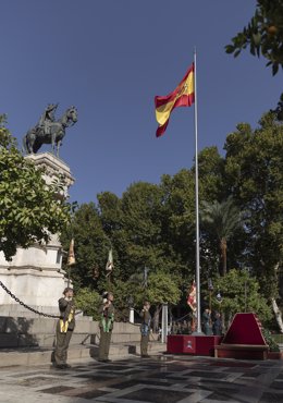 Izado de la bandera nacional con motivo del Día de la Hispanidad. A 11 de octubre de 2022, en Sevilla (Andalucía, España). En Sevilla se ha celebrado hoy, martes, un acto complementario al Día de la Fiesta Nacional, donde ha sido izada la bandera nacion