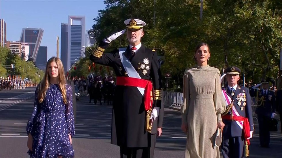 La reina Letizia y la infanta Sofía escogen los lunares para el 12 de octubre