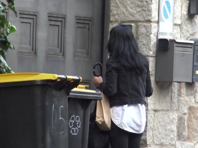 LA MODISTA DE TAMARA FALCÓ ACUDE A SU CASA