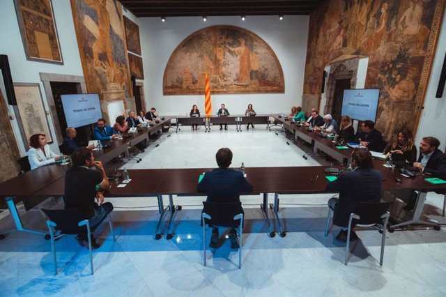 Primera reunió de treball del Govern després de la sortida de Junts