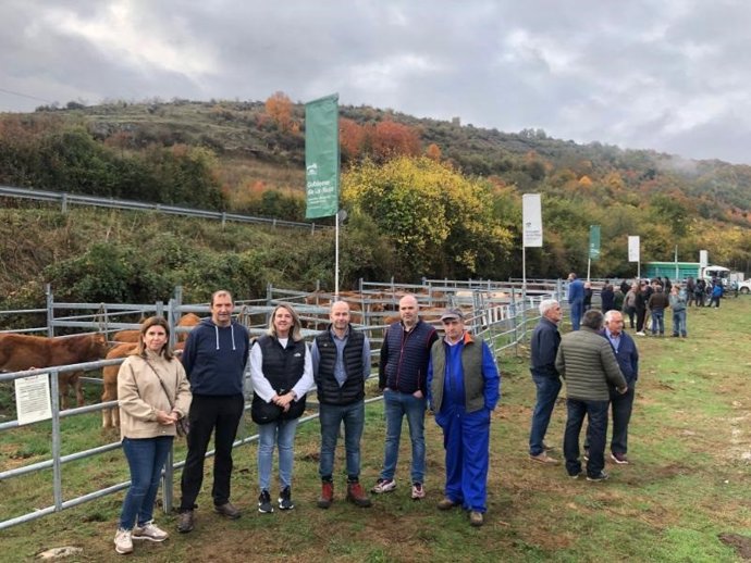 Consejera de Agricultura, Ganadería, Mundo Rural, Territorio y Población, Eva Hita, y la directora general de Agricultura y Ganadería, María Jesús Miñana, han asistido esta mañana a la XII Feria de Ganado Selecto del Camero Nuevo en Villoslada de Cameros