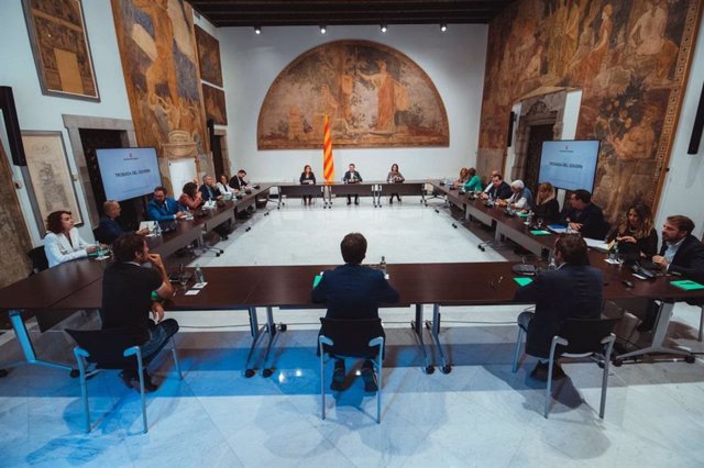 Primera reunión de trabajo del Govern tras la salida de Junts