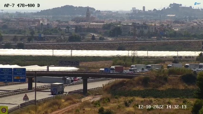 Cortada la AP-7 a su paso por Sagunt (Valencia) por el vuelco de un camión