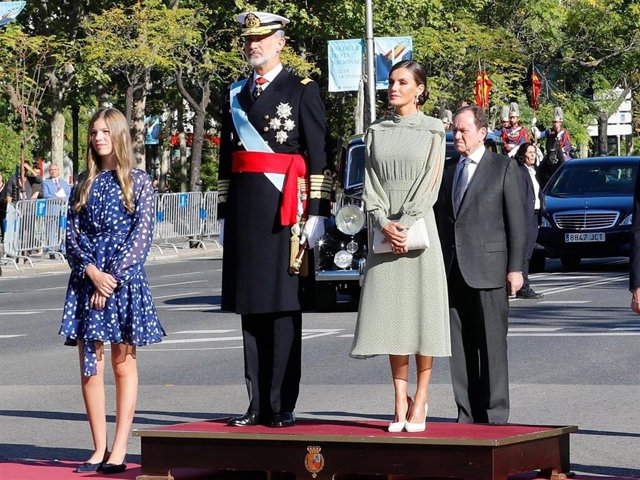 LA INFANTA SOFÍA, EL REY FELIPE VI Y LA REINA LETIZIA EN EL DÍA DE LA HISPANIDAD