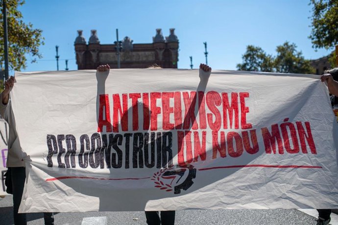 Pancarta de la manifestació convocada per Som Antifeixistes a Barcelona aquest 12 d'octubre