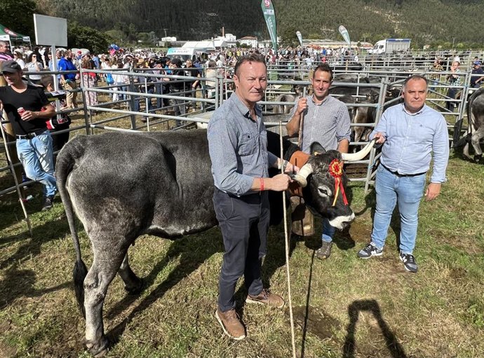 El consejero de Desarrollo Rural, Ganadería, Pesca, Alimentación y Medio Ambiente, Guillermo Blanco, en la Olimpiada  del Tudanco