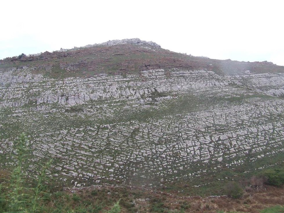 Paisaje kárstico de la Hoya de Valsanero