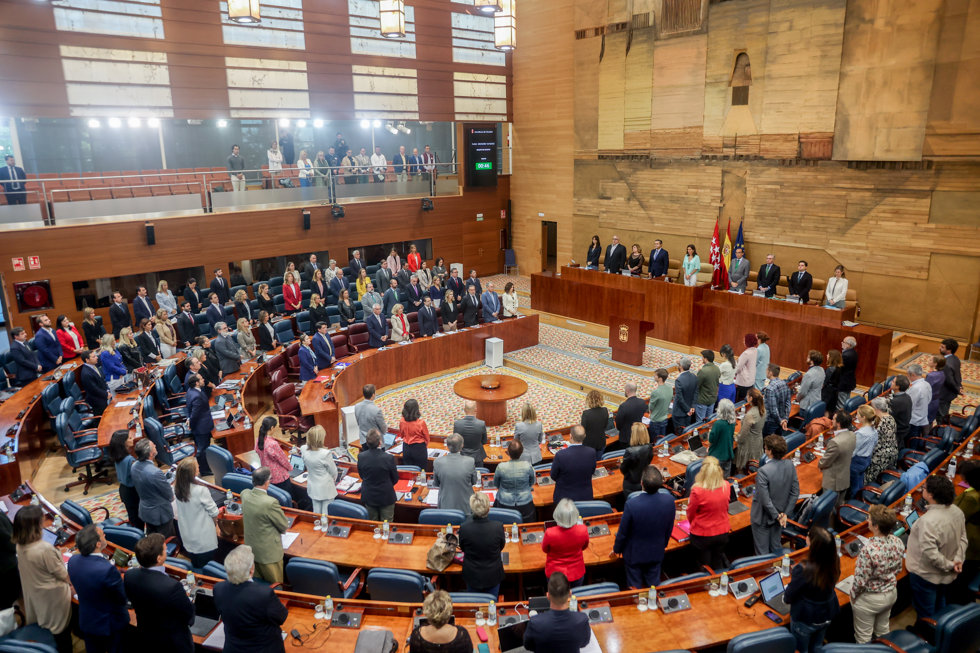 Minuto de silencio en la Asamblea de Madrid