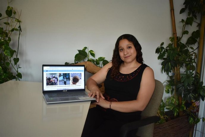 Imagen adjunta de Mayte Saavedra mostrando la web de la tienda online que ha creado para apoyar su proyecto educacional.