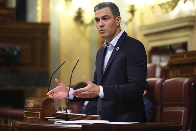 El presidente del Gobierno, Pedro Sánchez, interviene durante una sesión plenaria en el Congreso de los Diputados, a 13 de octubre de 2022, en Madrid (España).