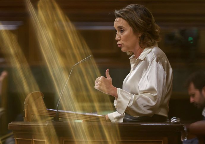 La portavoz parlamentaria del PP en el Congreso, Cuca Gamarra, interviene durante una sesión plenaria en el Congreso de los Diputados, a 13 de octubre de 2022, en Madrid (España). El presidente del Gobierno acude al Congreso para informar sobre la cumbr