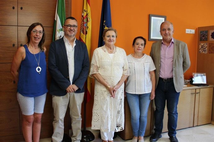 La EASP estrecha lazos con la Sociedad Española de Técnicos Superiores Sanitarios a través de un convenio.