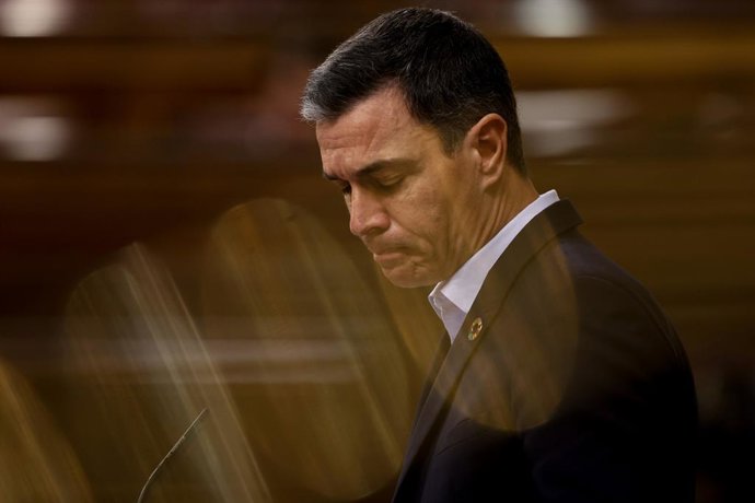 El presidente del Gobierno, Pedro Sánchez, interviene durante una sesión plenaria en el Congreso de los Diputados, a 13 de octubre de 2022, en Madrid (España). El presidente del Gobierno acude al Congreso para informar sobre la cumbre europea celebrada 