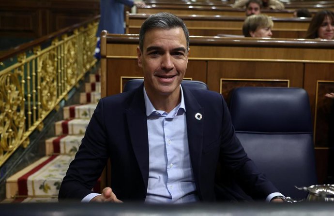 El presidente del Gobierno, Pedro Sánchez, durante una sesión plenaria en el Congreso de los Diputados, a 13 de octubre de 2022, en Madrid (España).  El presidente del Gobierno acude al Congreso para informar sobre la cumbre europea celebrada en Praga l