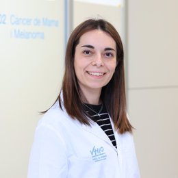 La investigadora del Grupo de Cáncer de Mama y Melanoma del Vall d'Hebron Instituto de Oncología (VHIO) y oncóloga médica del Hospital Vall d'Hebron, Eva Muñoz-Couselo, una de las autoras del artículo que recoge estos resultados