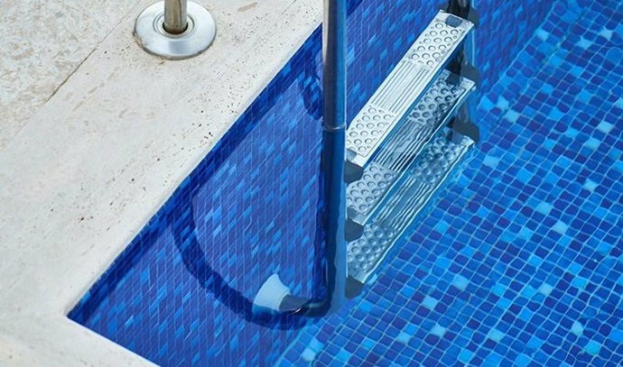 Archivo - Imagen de archivo de una piscina