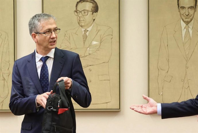 Archivo - El gobernador del Banco de España, Pablo Hernández de Cos,  en una comparecencia en el Congreso