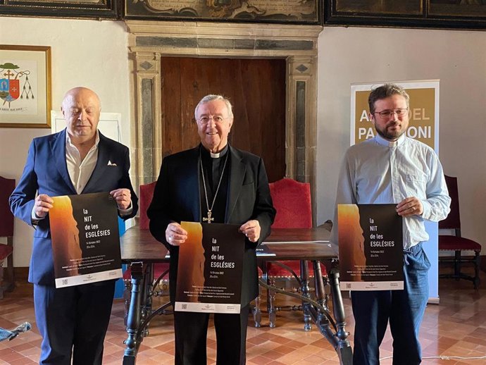 El presidente de la Fundación Amics del Patrimoni, Joan Guaita, el bisbe de Mallorca, Sebasti Taltavull, y el Vicari episcopal de Patrimonio Histórico y Cultural;