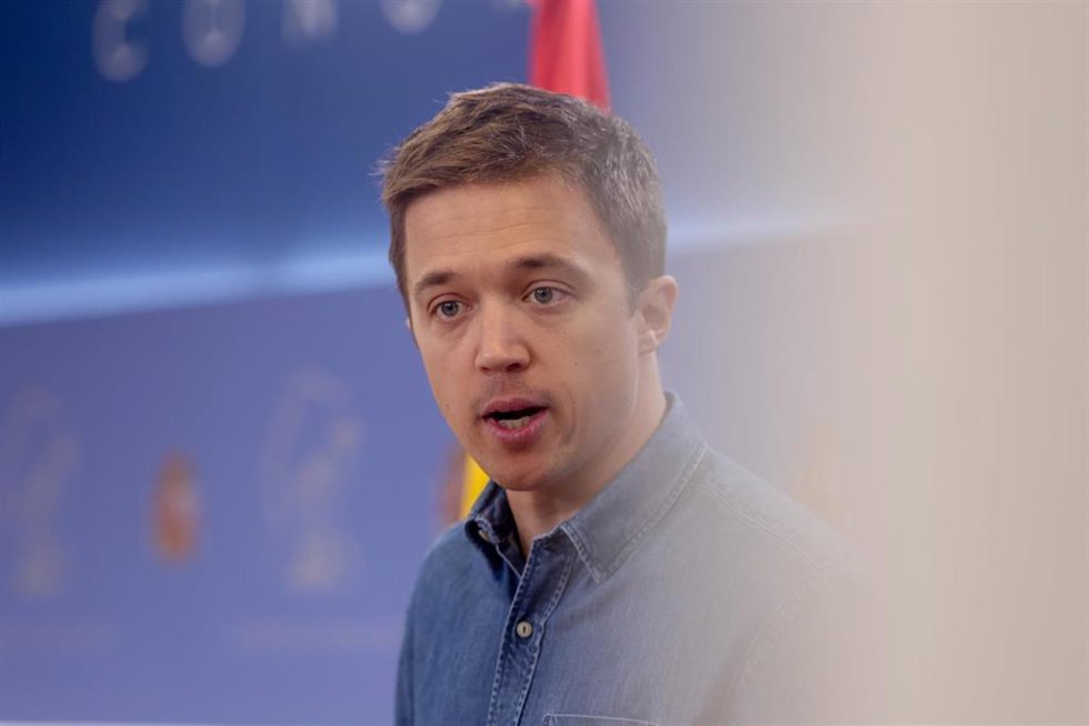 El portavoz de Más País-Equo, Íñigo Errejón, ofrece una rueda de prensa previa a la Junta de Portavoces, en el Congreso de los Diputados, a 4 de octubre de 2022, en Madrid (España).