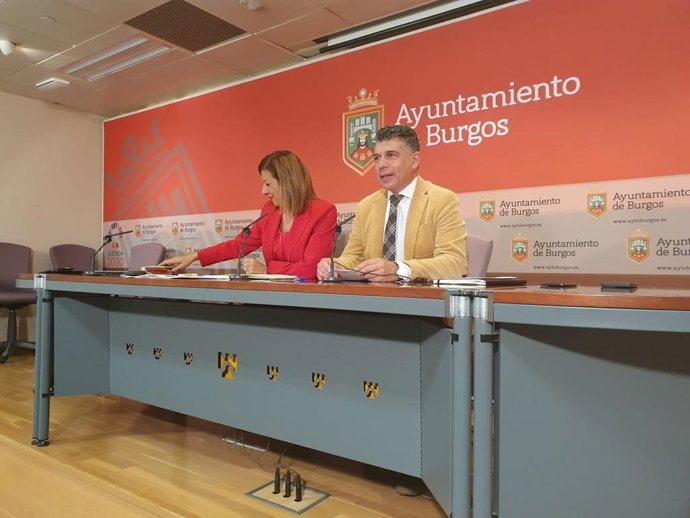 Los portavoces del equipo de Gobierno local, Nuria Barrio y Vicente Marañón.