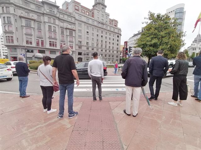 Gente por la calle en Oviedo