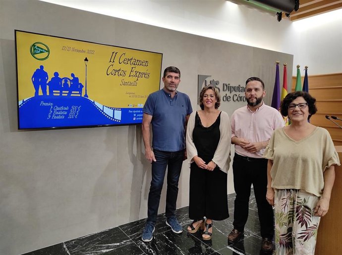 La delegada de Cultura de la Diputación de Córdoba, Salud Navajas (segunda por la izda.), en la presentación del Certamen de Cortos de Santella.