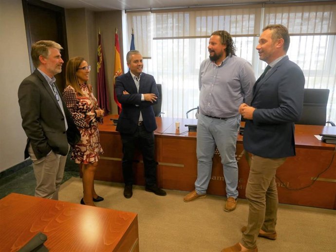 Los diputados regionales del PP, con afectados