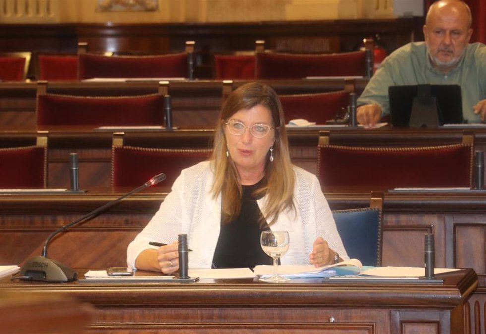Archivo - La consellera de Salud y Consumo, Patricia Gómez, durante la comparecencia.