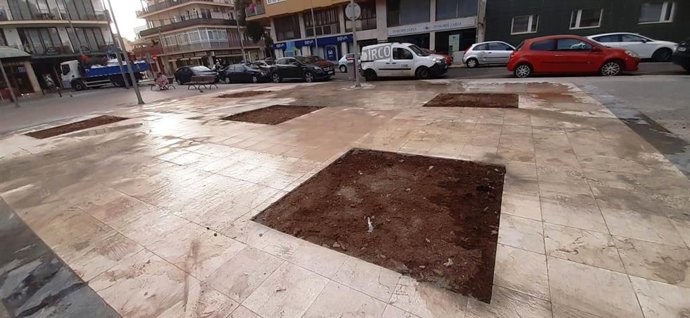 El Ayuntamiento de Palma renueva el arbolado de la plaza Pío IX, en Can Pastilla.